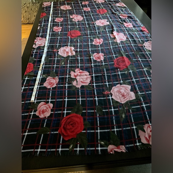 Bundle 3 of long scarves different sizes. One silk scarf and 2 polyesters. - Picture 8 of 12